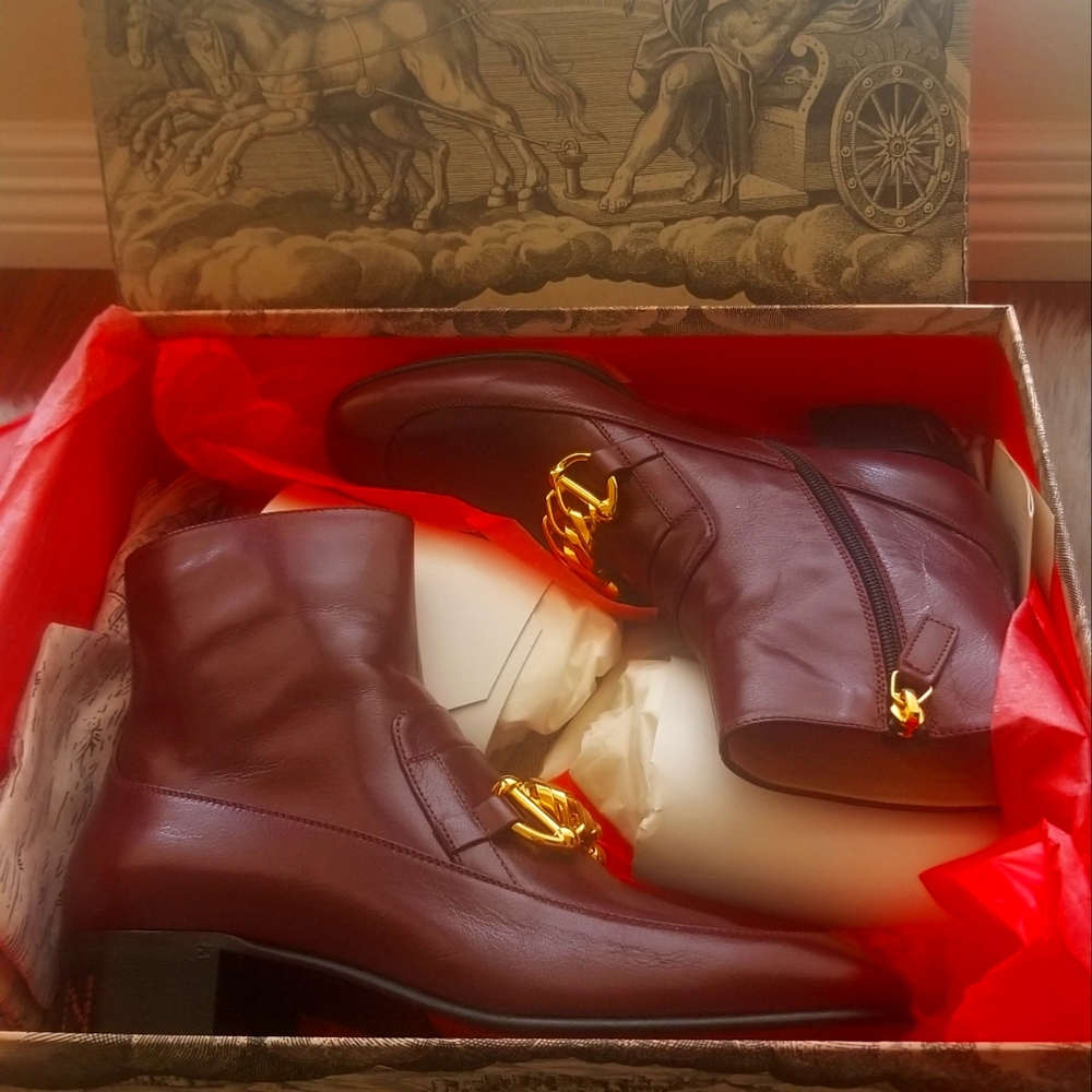 $1250 NIB Gucci Quentin "Kitten" Ankle Boots
